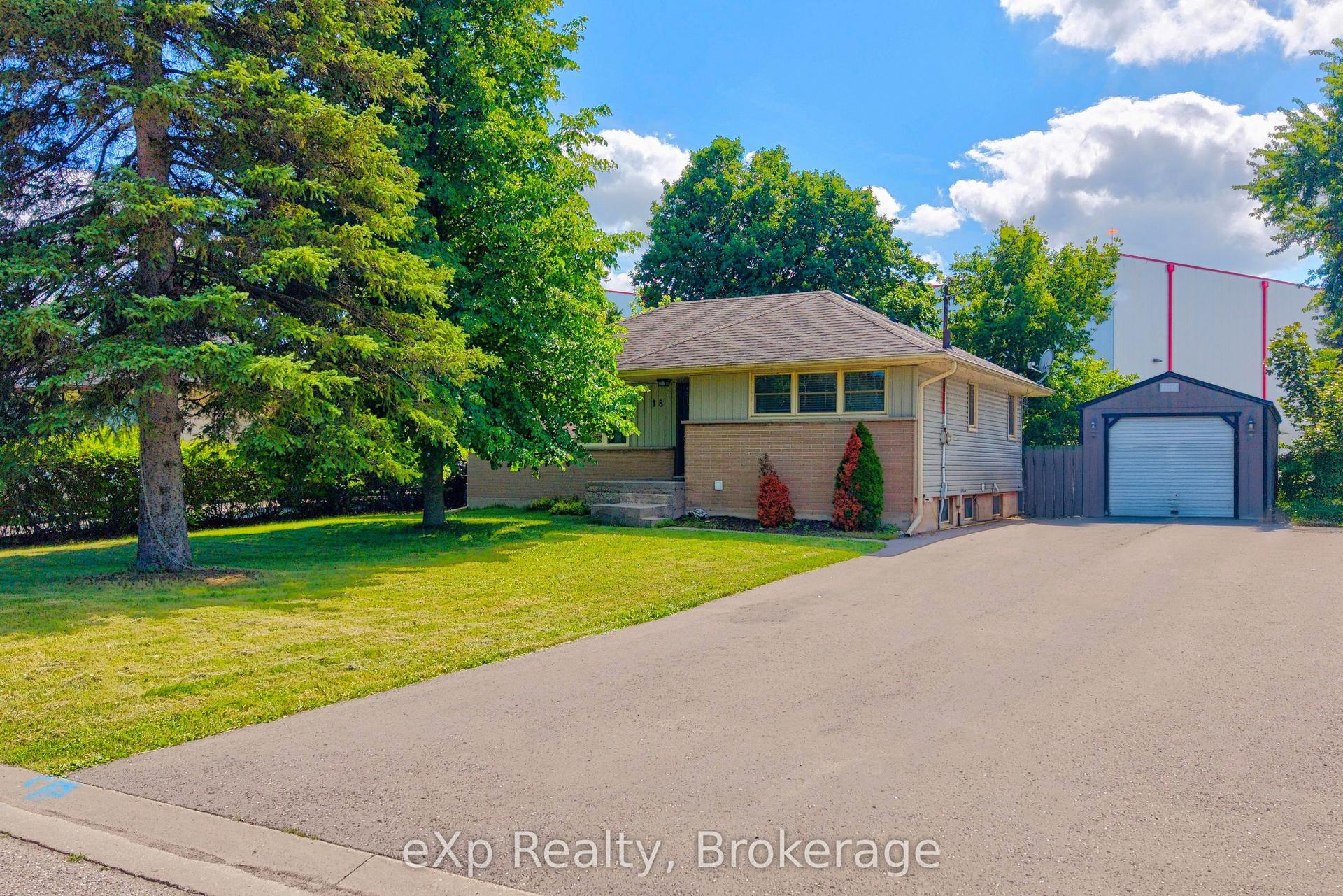 18 Willowdale Street, Brantford — Detached for sale, photo 1
