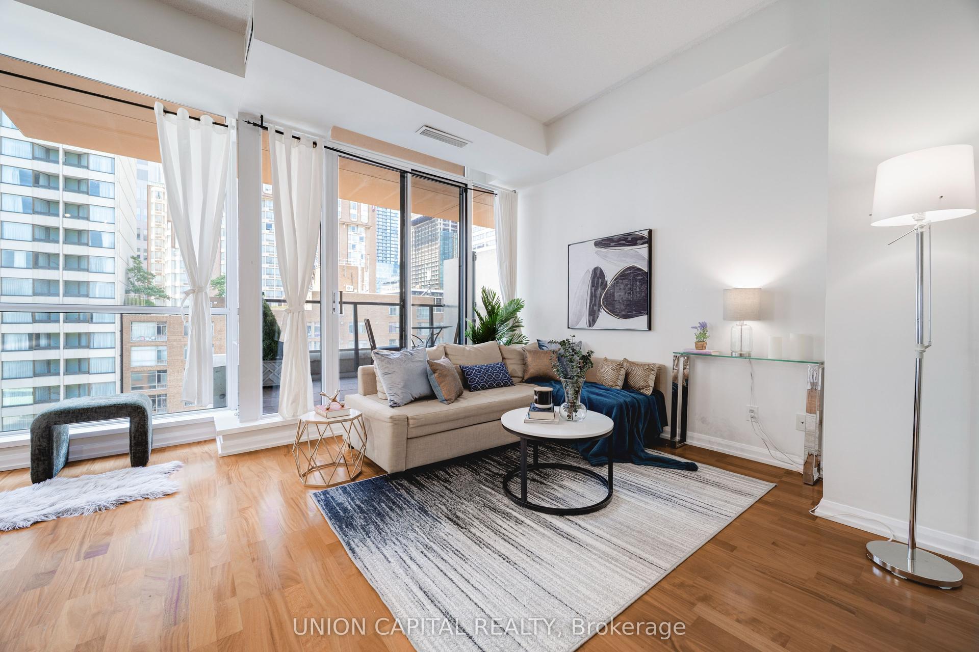 111 Elizabeth Street 1820 #1820, Toronto — Condo for sale, photo 1