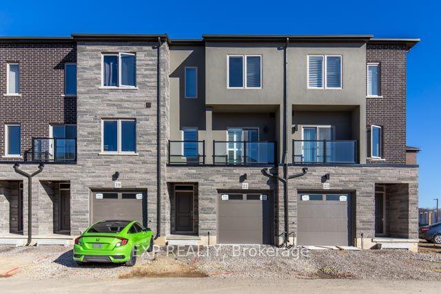 21 Bayberry Lane, Hamilton — Townhouse for lease, photo 1