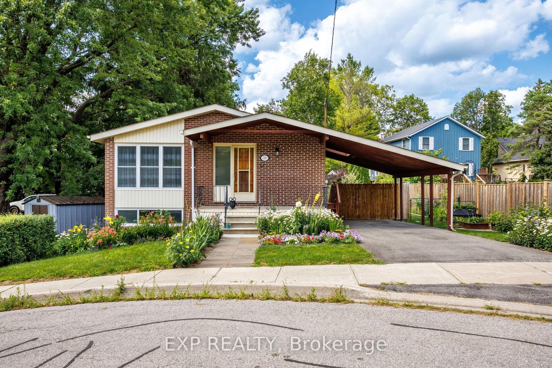 30 Harrison Avenue, Aurora — Detached for sale, photo 1