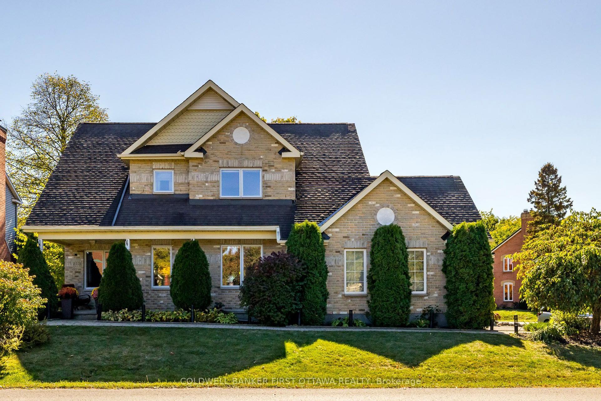 38 HOBIN Street — photo 1