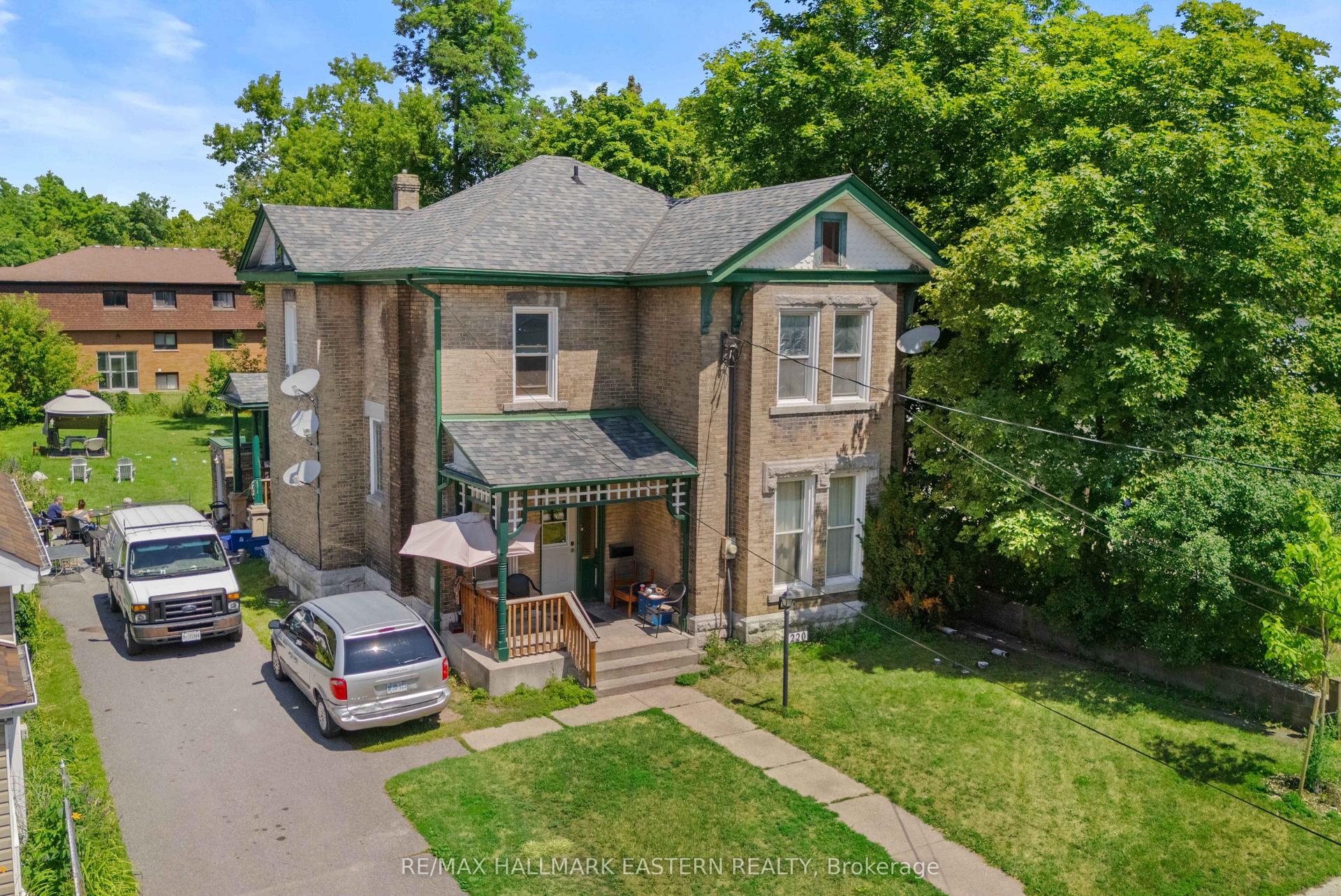 220 Dublin Street, Peterborough — Multiplex for sale, photo 1