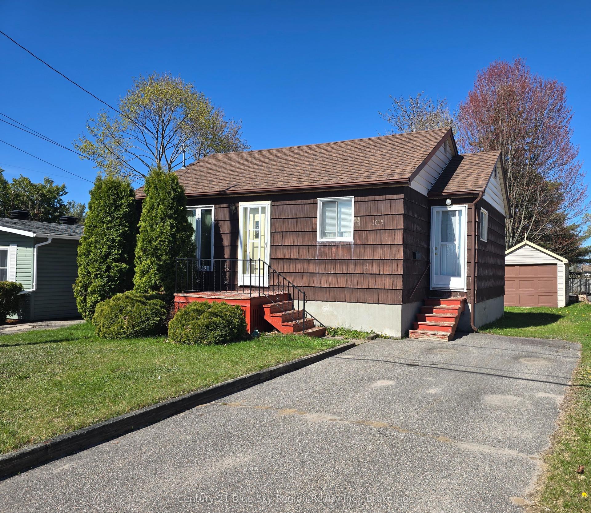 1015 Browning Street — photo 1