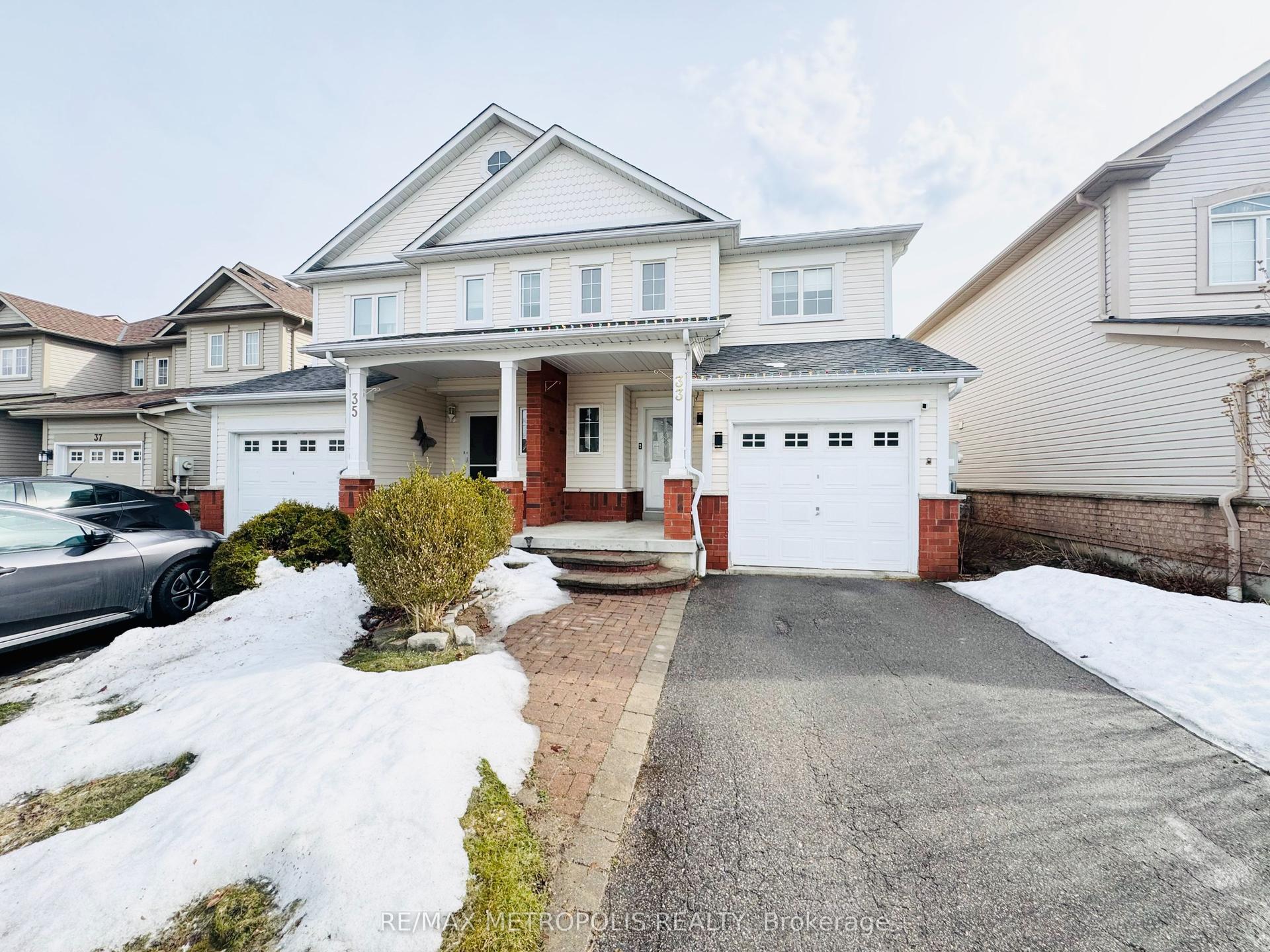 33 Palomino Place, Whitby — Semi-Detached for lease, photo 1