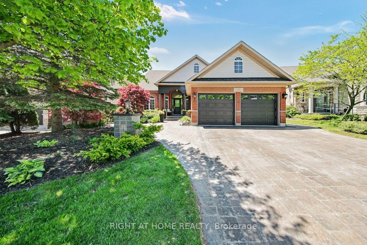 126 Moore Crescent — photo 1