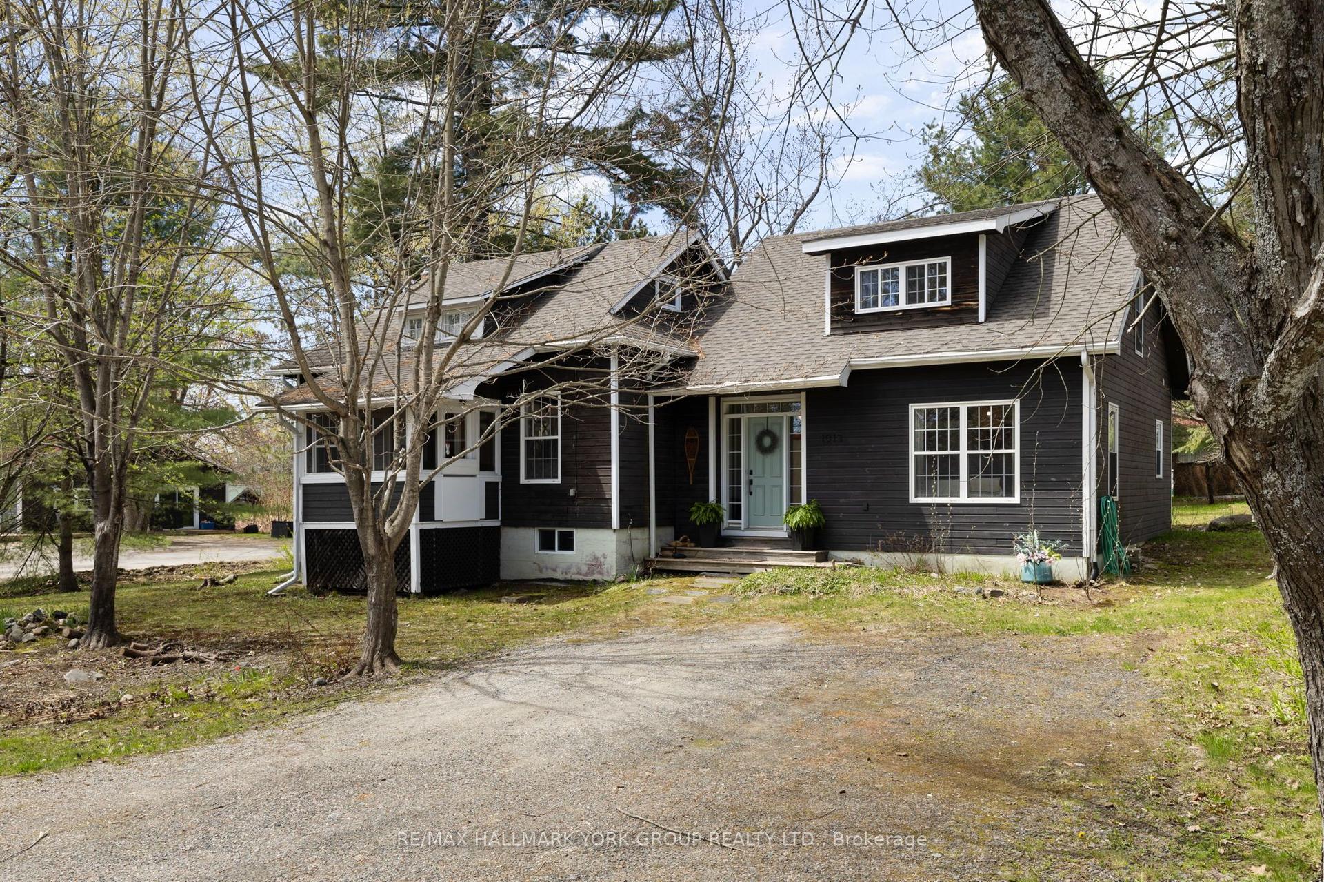 1013 Grey Street — photo 1