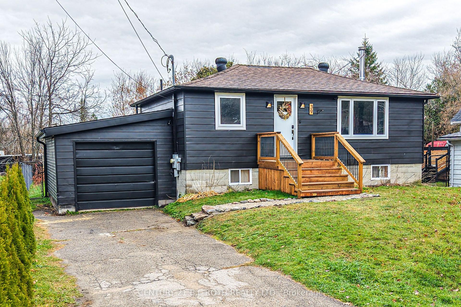 39 Ash Street — photo 1