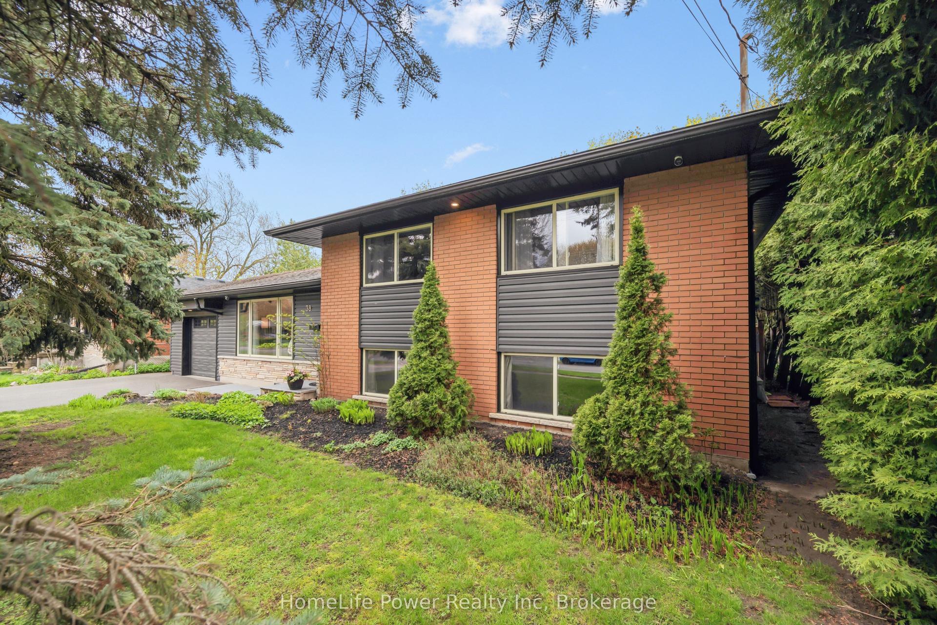38 Balmoral Drive — photo 1