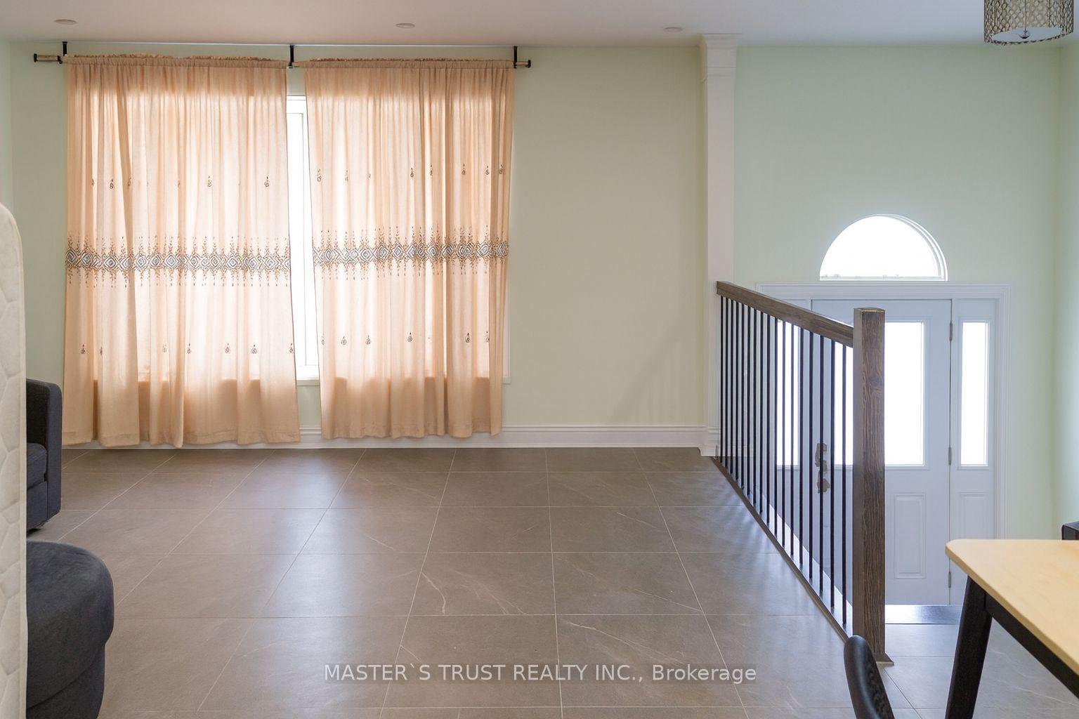2 Chipwood Crescent — photo 1
