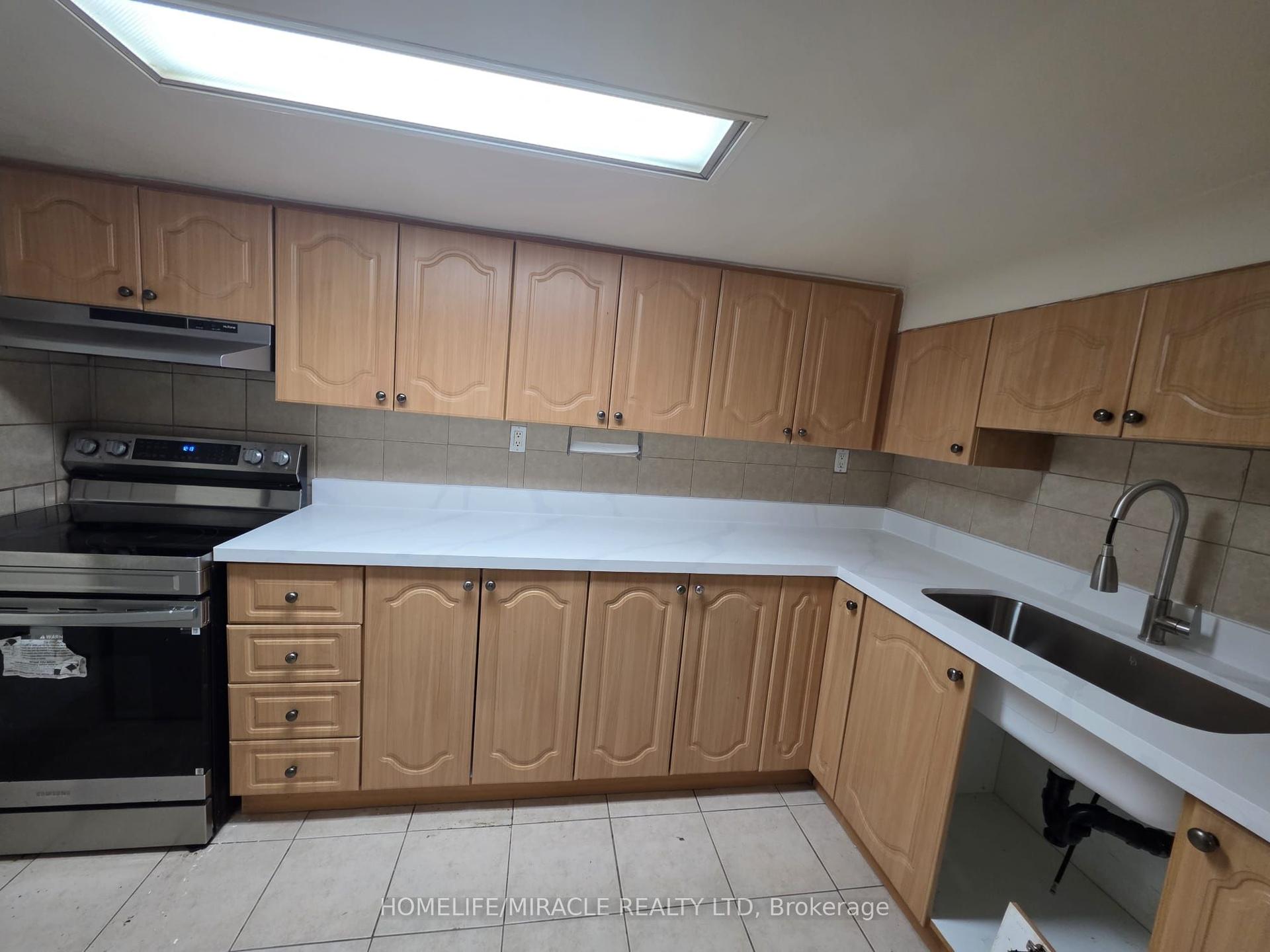 45 Huntington Avenue Lower #Lower, Toronto — Detached for lease, photo 1