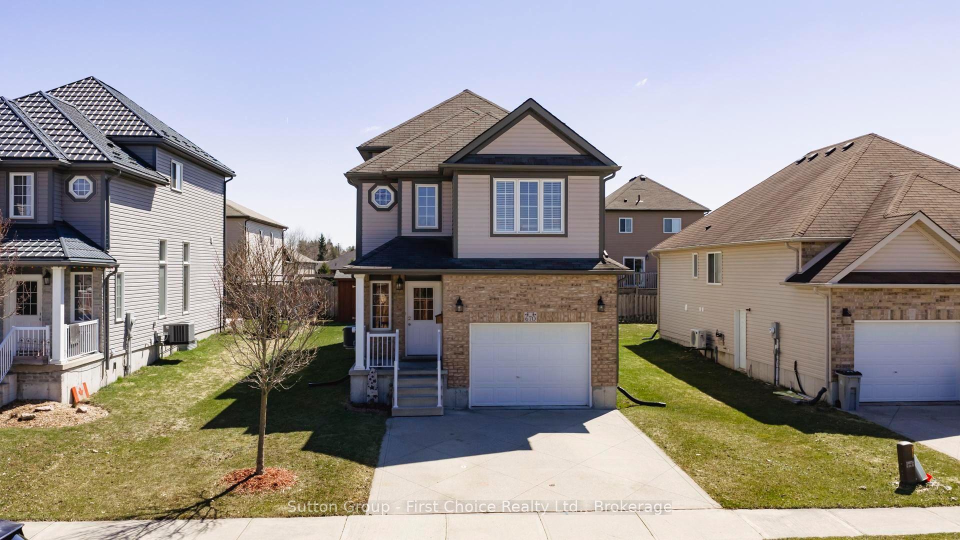 670 Reid Crescent — photo 1