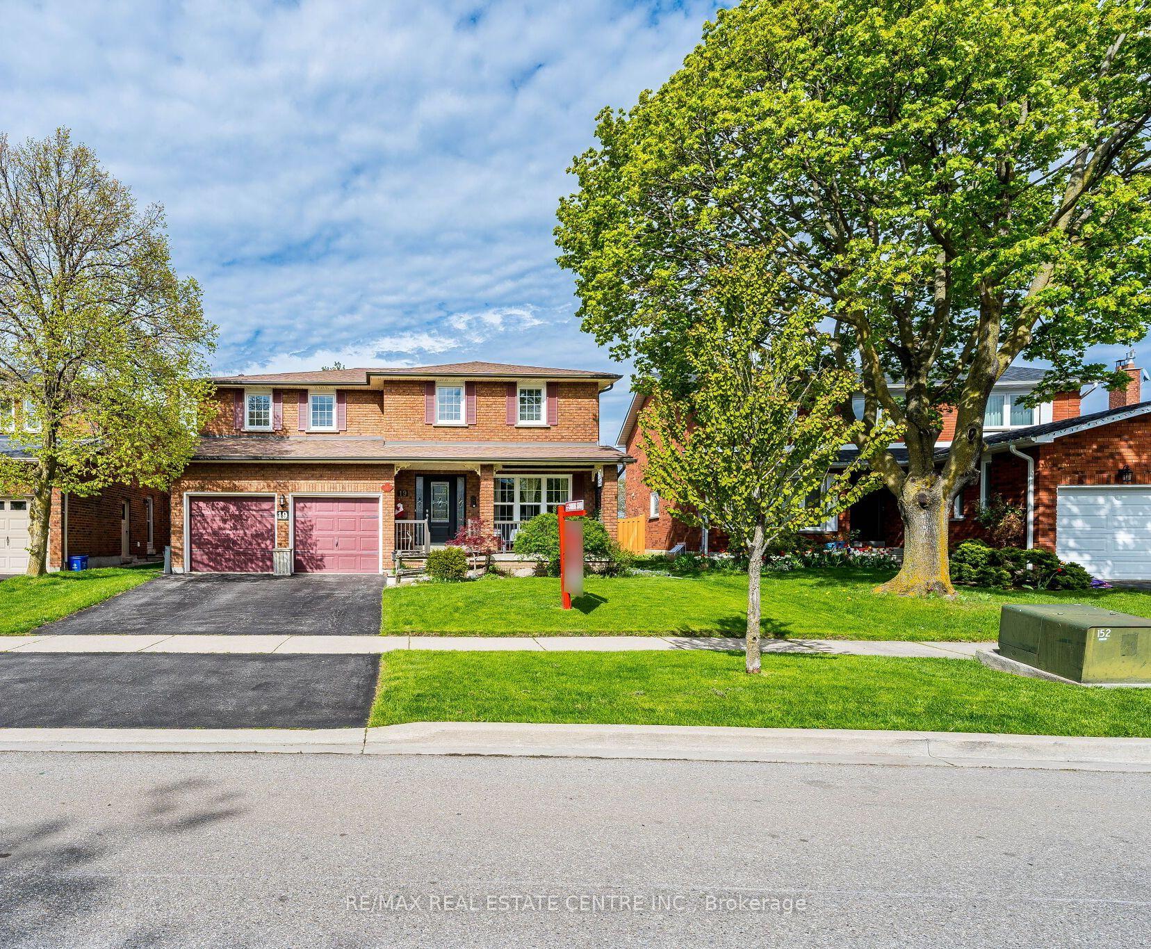 19 Mossbank Drive — photo 1