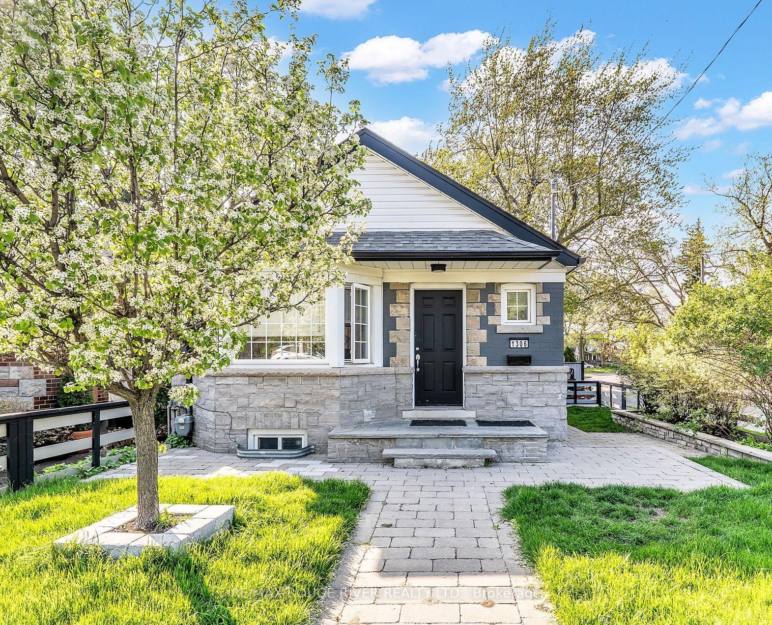 1306 Kingston Road, Toronto — Detached for sale, photo 1
