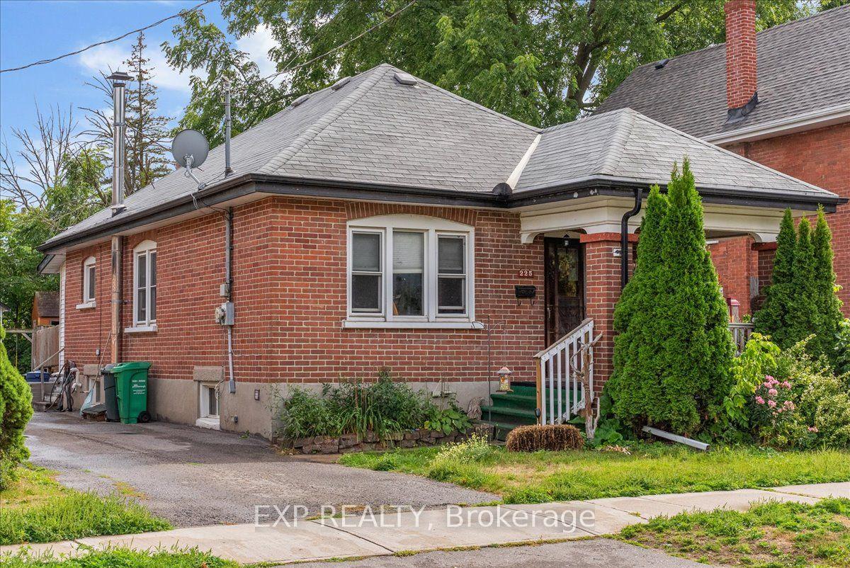 225 McGill Street — photo 1