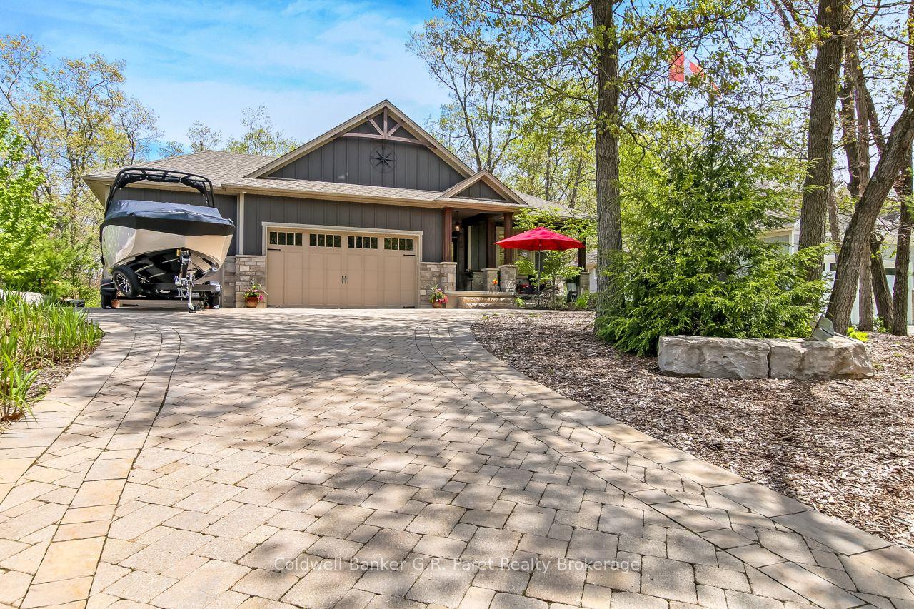 10151 Pinery Bluffs Road, Lambton Shores — Detached for sale, photo 1
