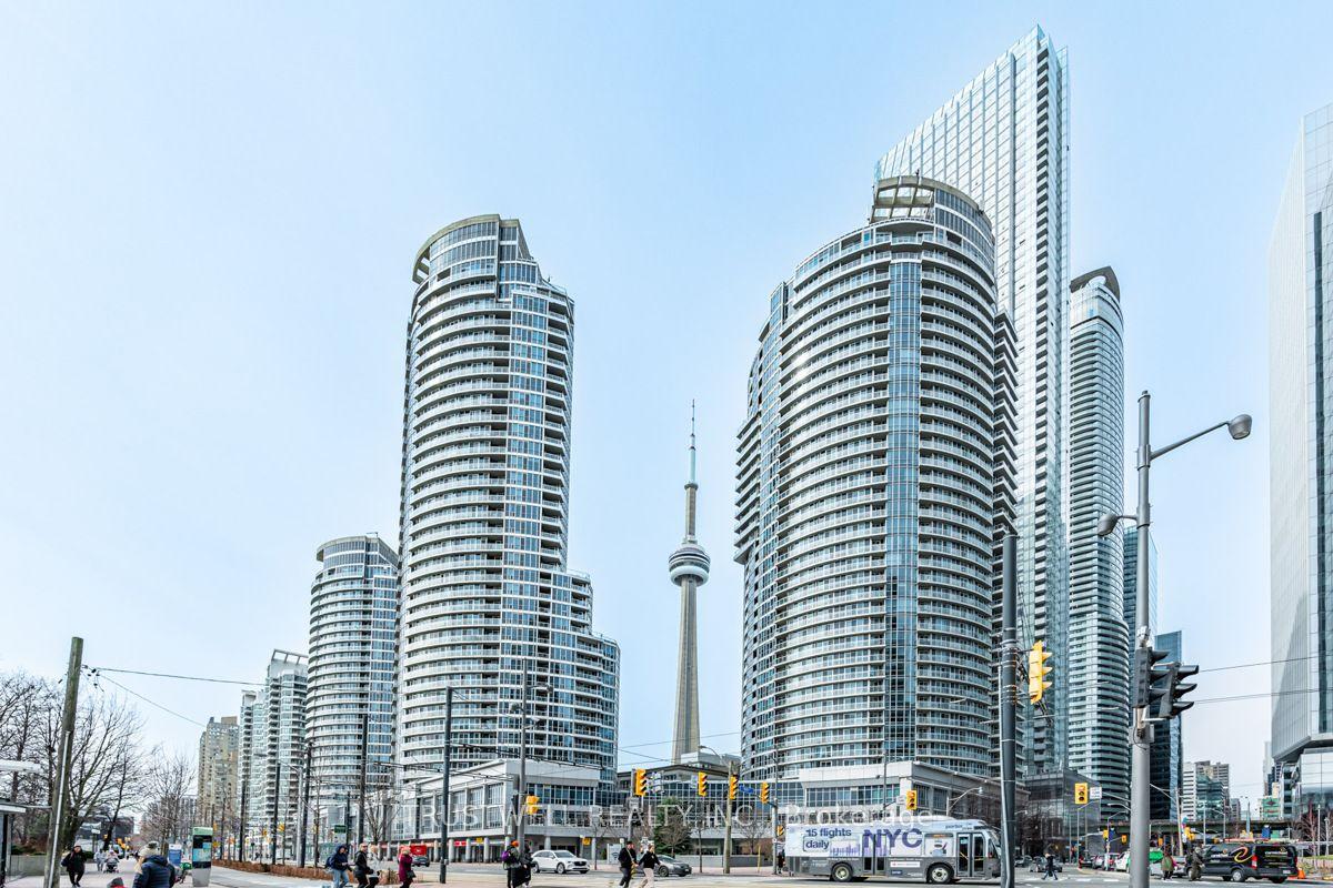 208 Queens Quay W 511 #511 — photo 1