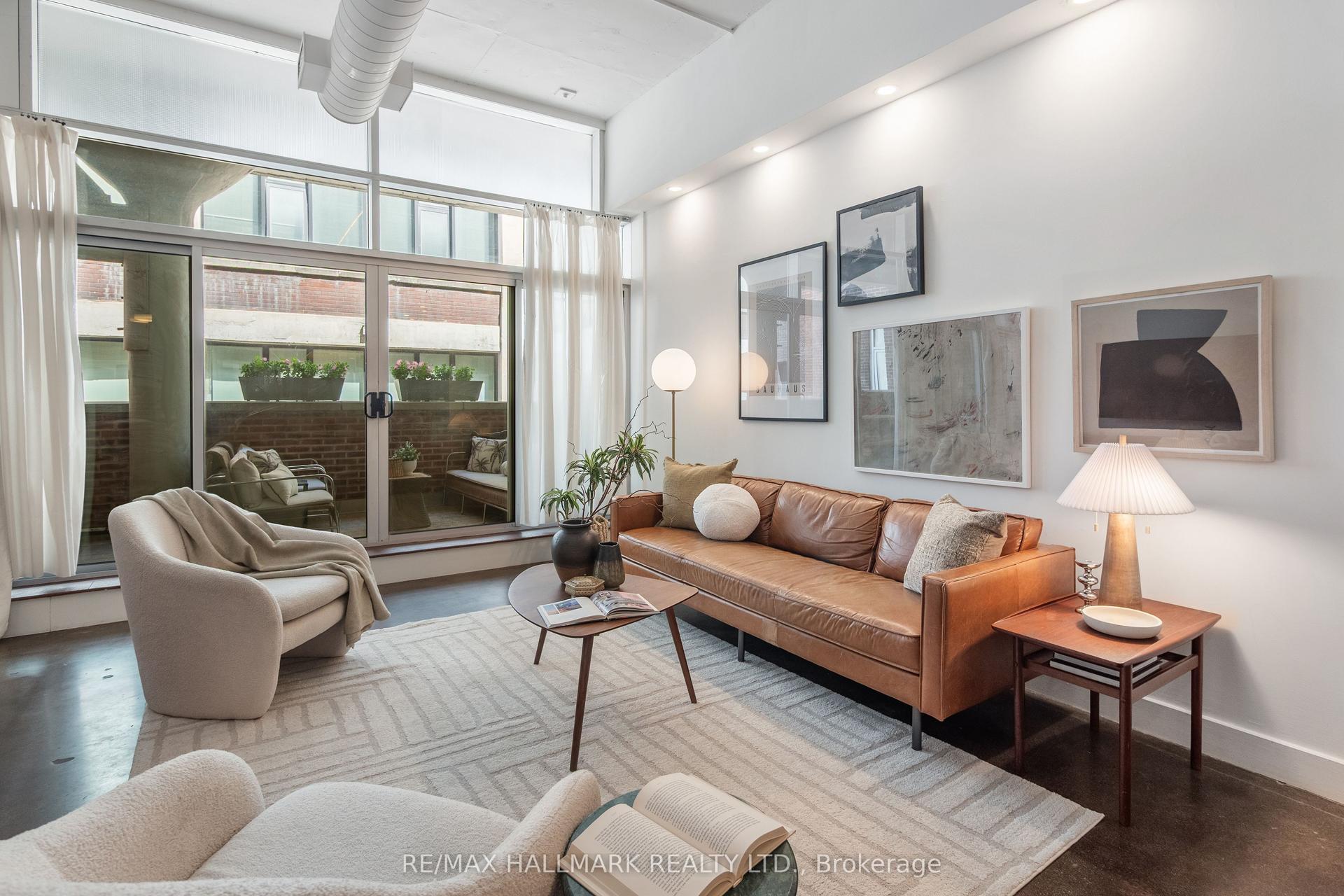 233 Carlaw Avenue 406 #406 — photo 1