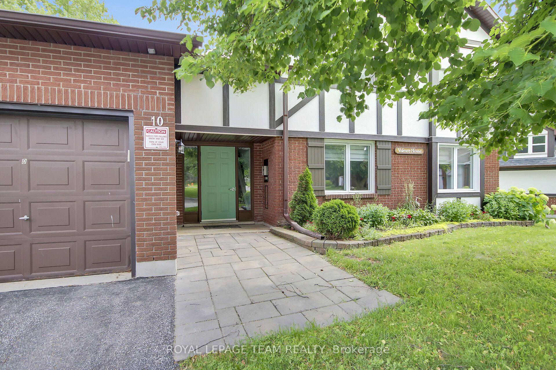 10 Stonehill Court B #B, Kanata — Condo for sale, photo 1