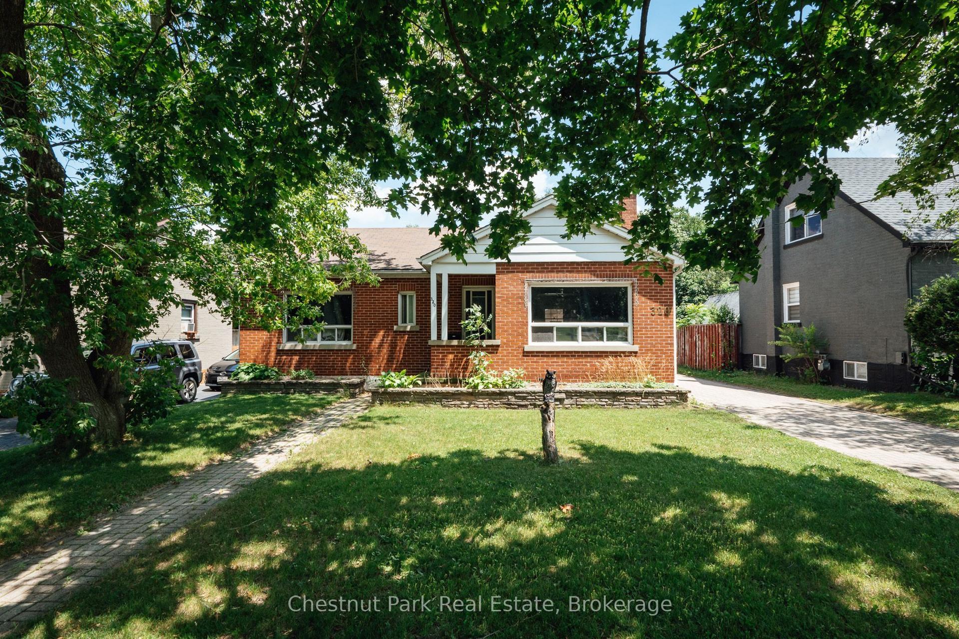 320 St Leger Street, Kitchener — Detached for sale, photo 1
