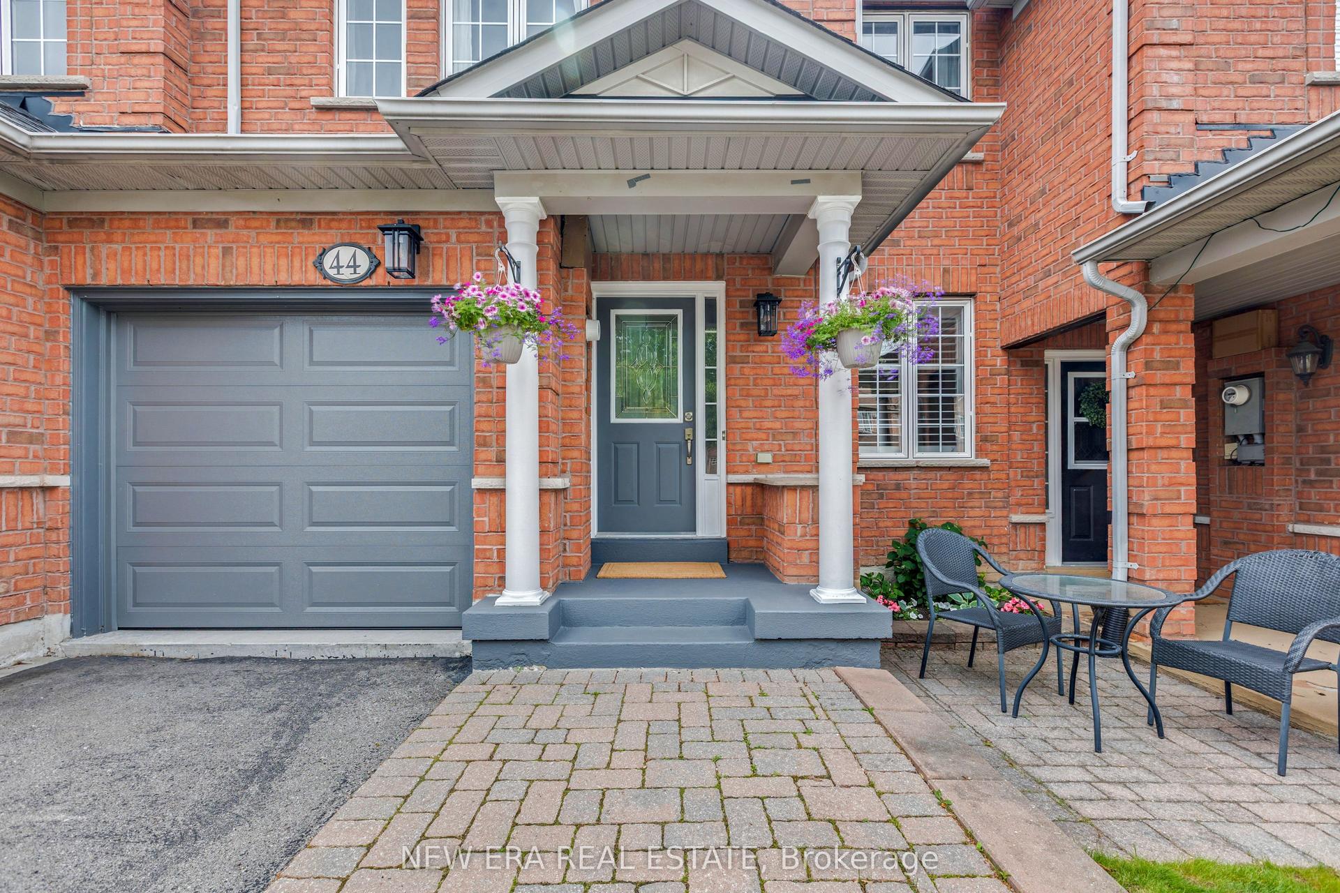 44 Millcliff Circle, Aurora — Townhouse for sale, photo 1