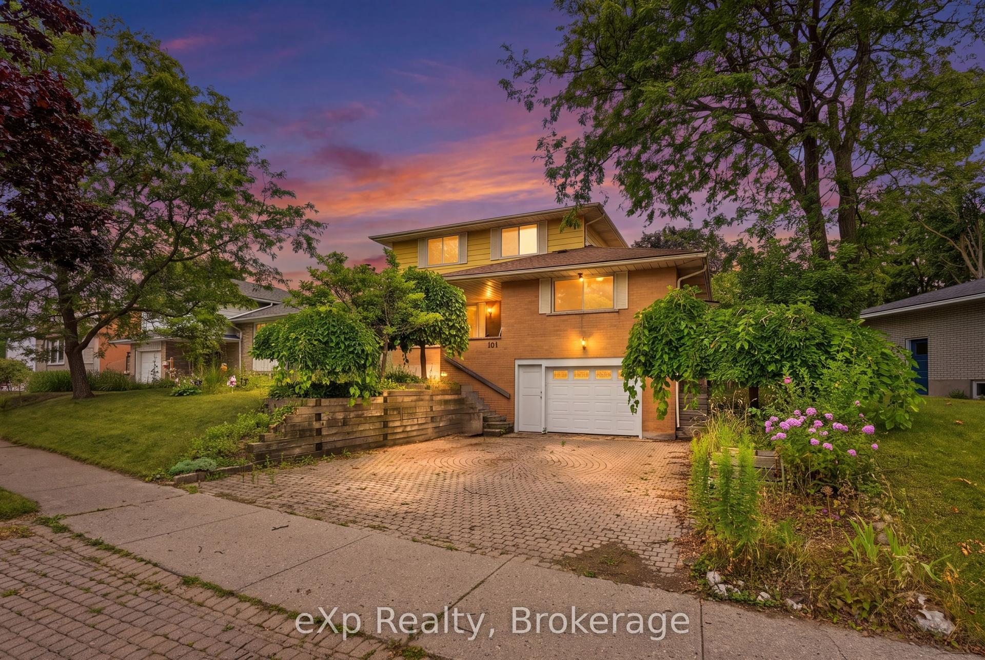 101 Crosby Drive, Kitchener — Detached for sale, photo 1