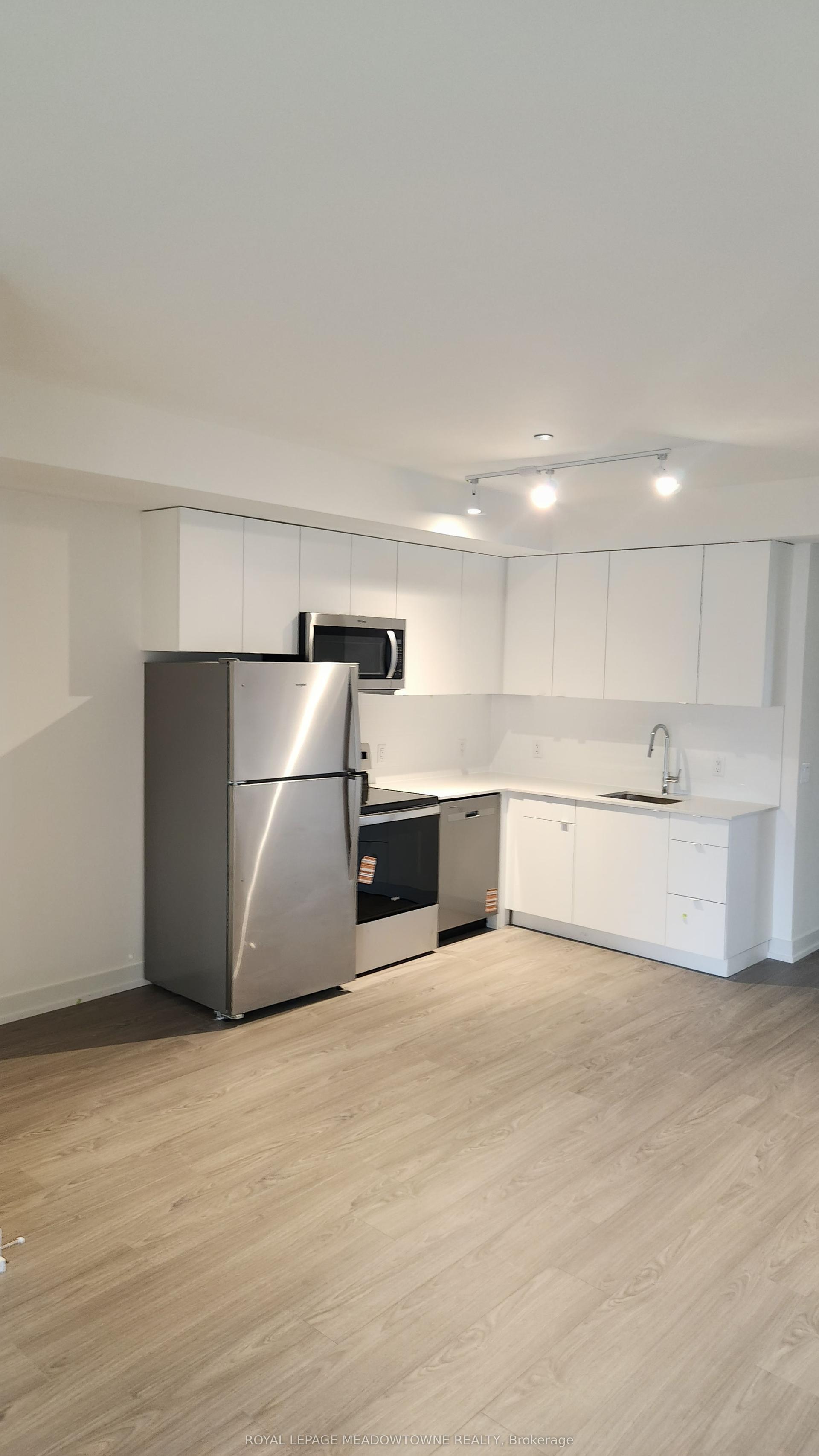 16 Melbourne Avenue NW 106B #106B — photo 1