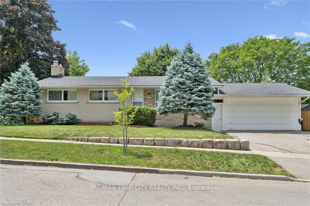 221 Willowdale Avenue — photo 1