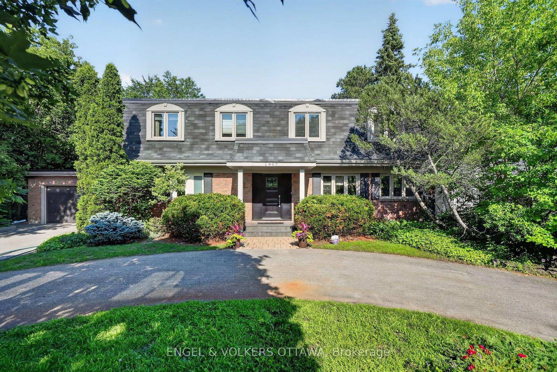 1907 Fairmeadow Crescent, Alta Vista and Area — Detached for sale, photo 1