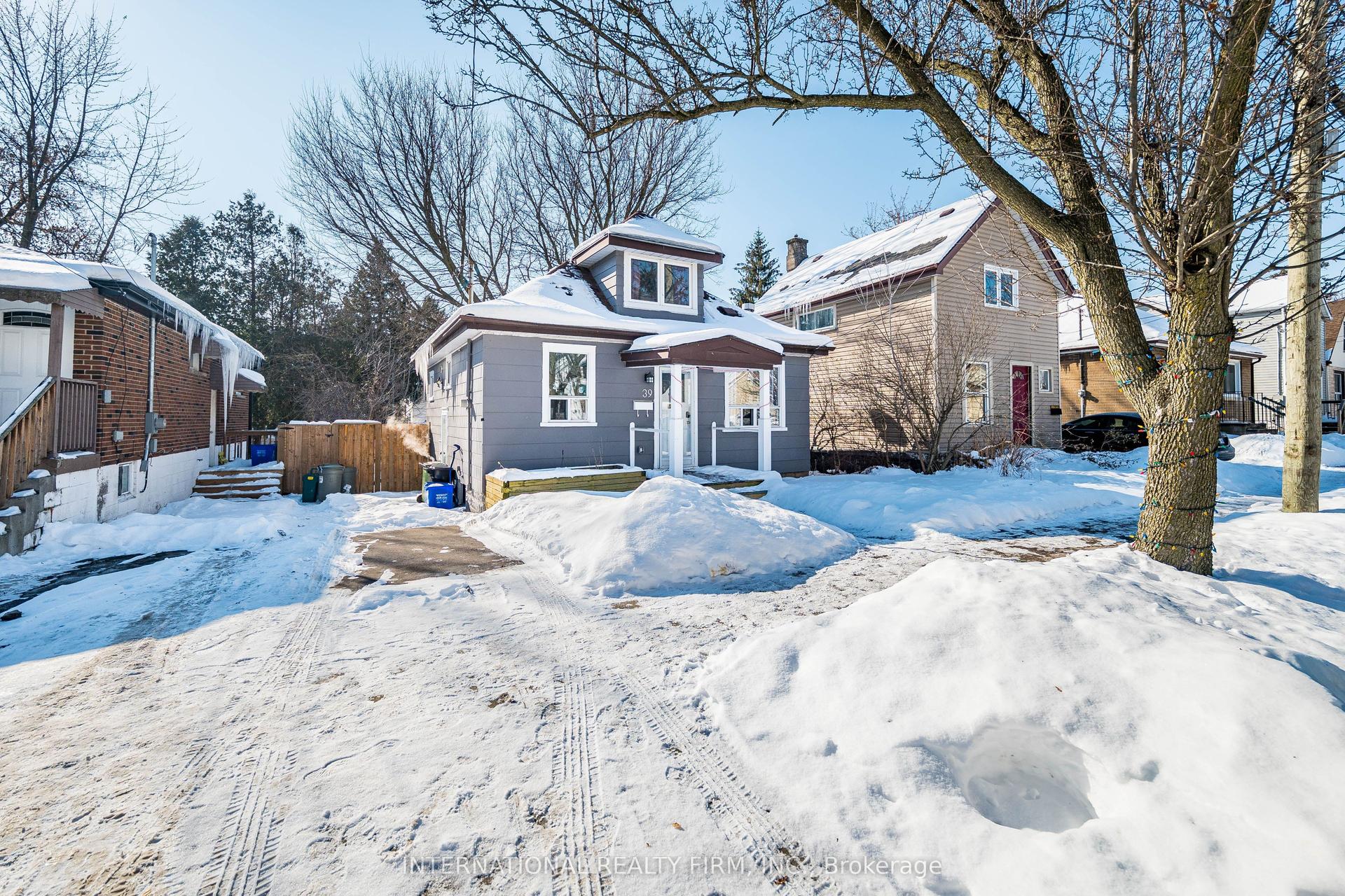 39 Holmes Avenue — photo 1