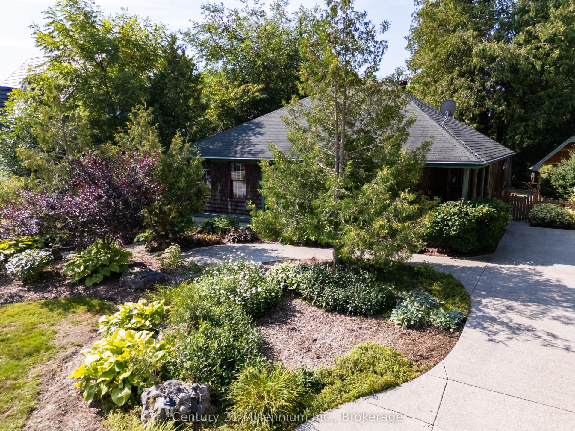 203 Summerhill Road, Saugeen Shores — Detached for sale, photo 1
