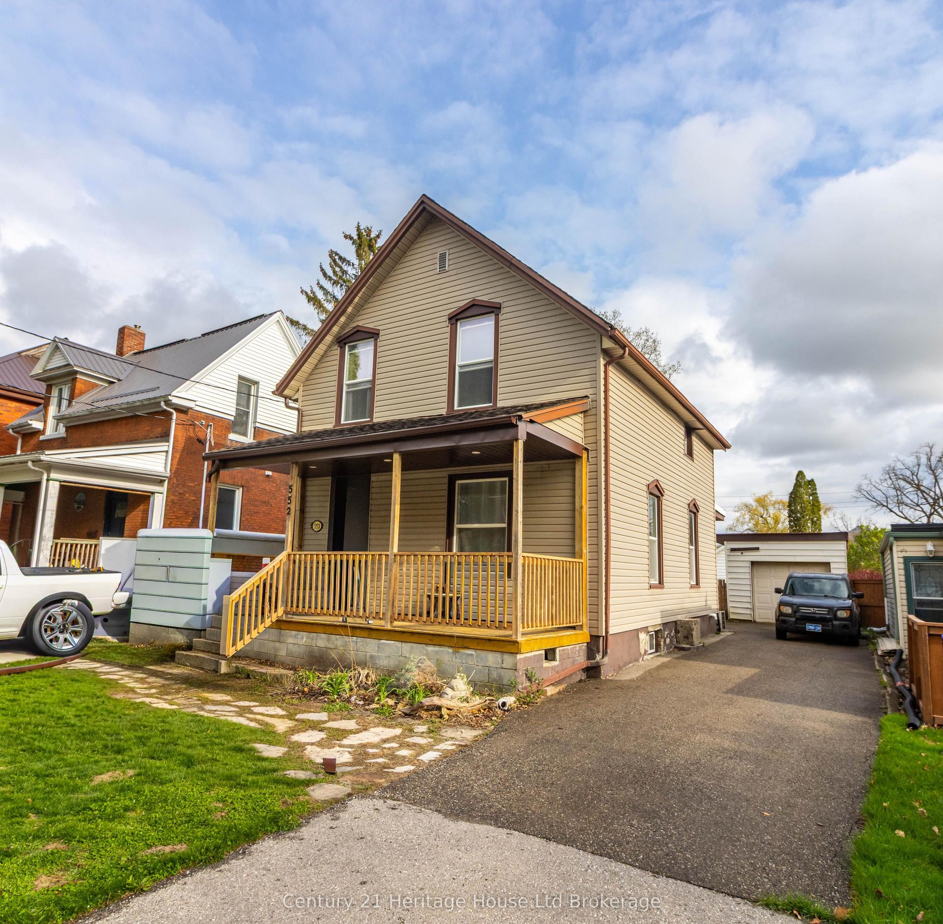 552 Hatch Street — photo 1