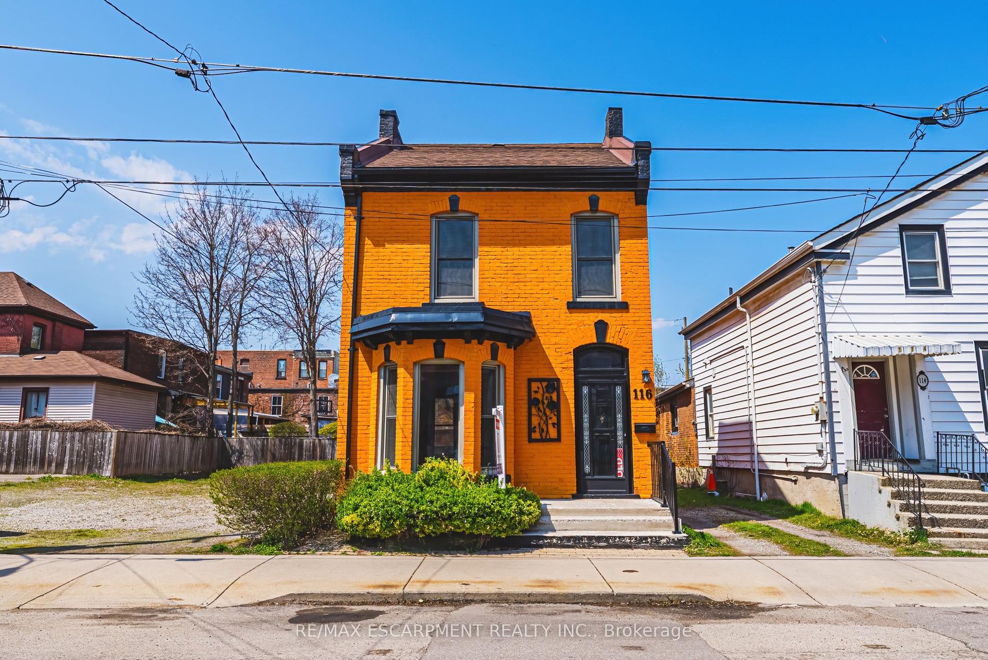 116 Catharine Street S — photo 1