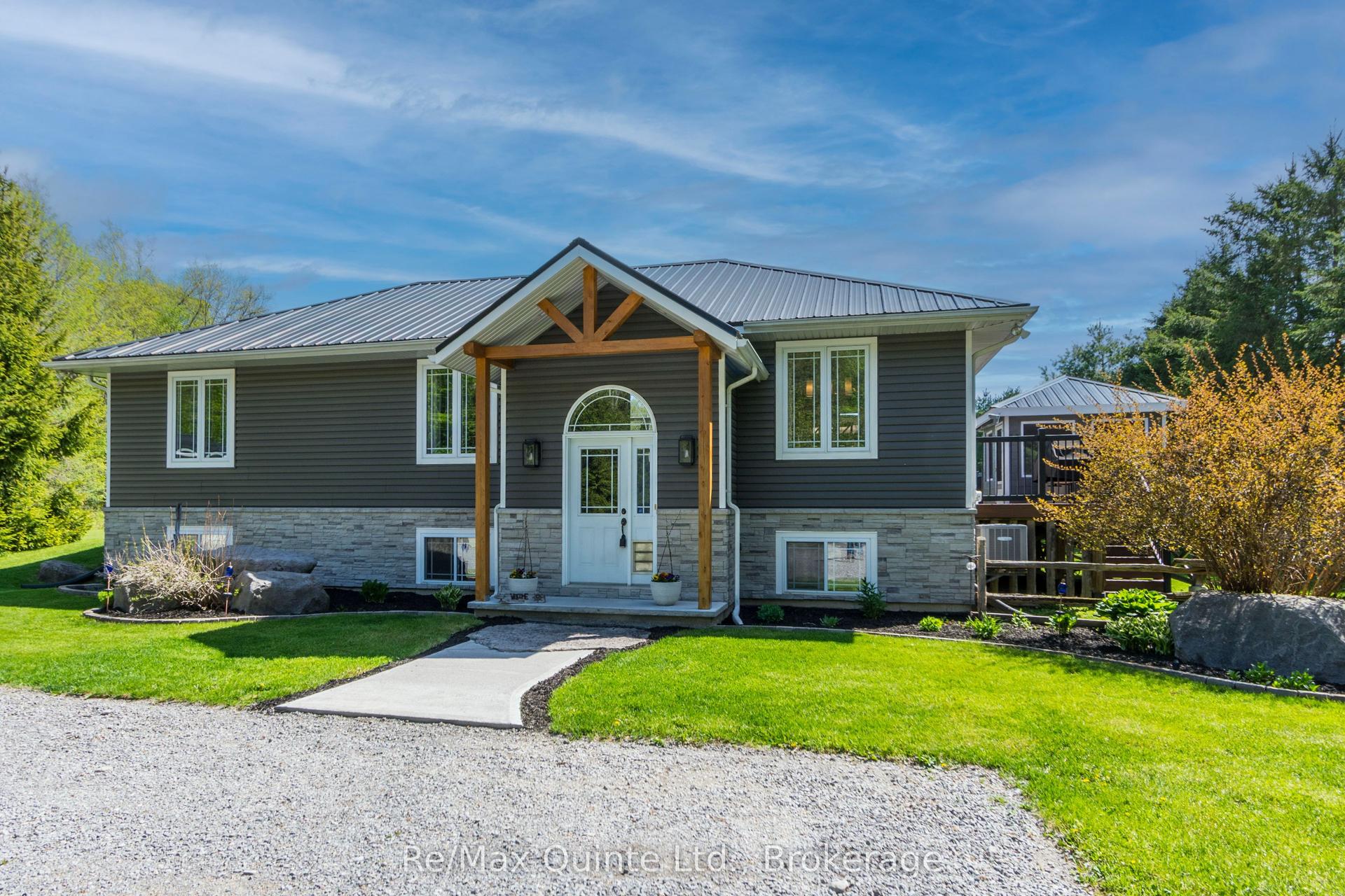 475 Douglas Road — photo 1
