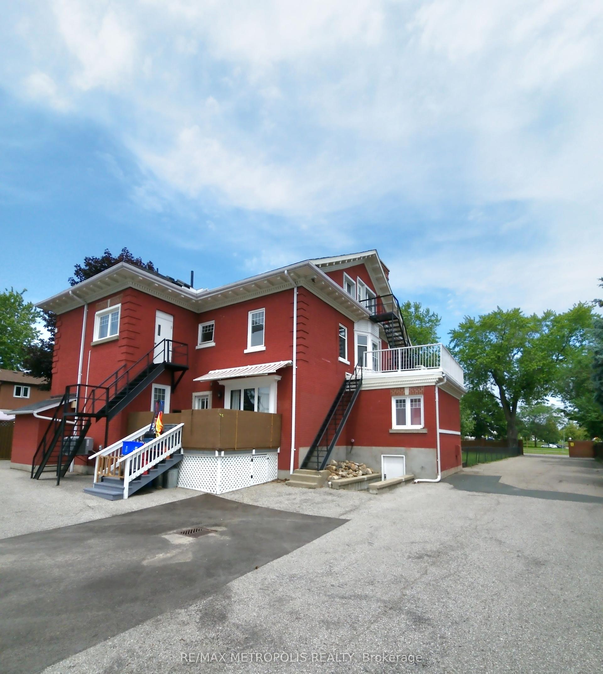 1110 Simcoe Street S Upper #2 #Upper #2, Oshawa — Multiplex for lease, photo 1