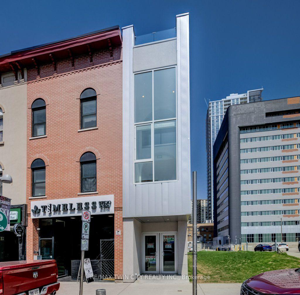 26 King Street E — photo 1