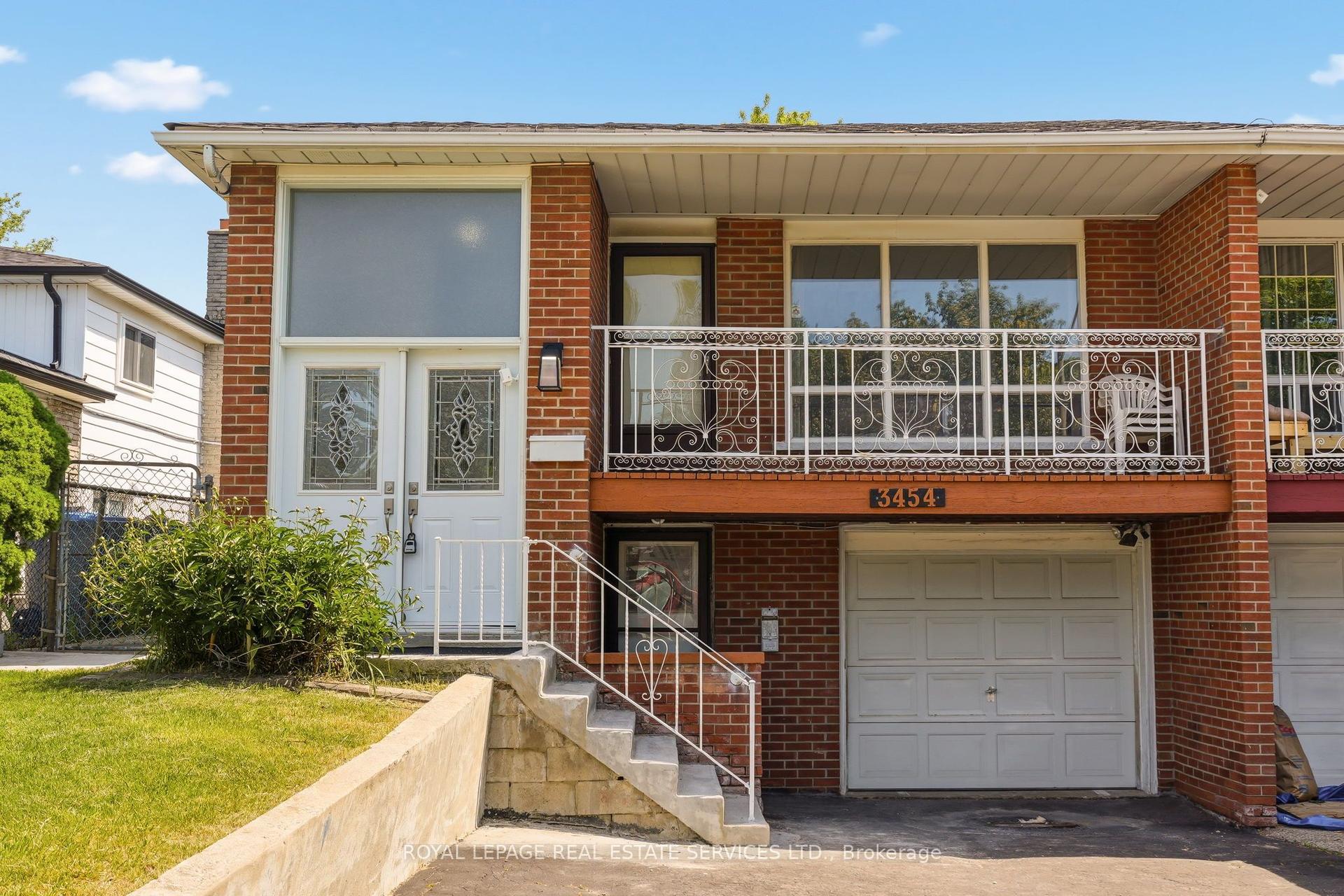 3454 Oakglade Crescent — photo 1