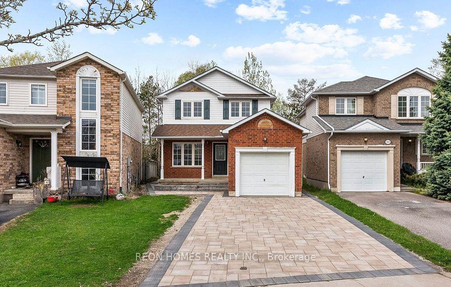 1885 Dalhousie Crescent — photo 1