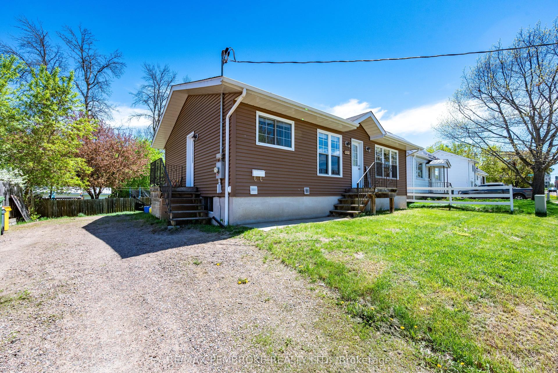 257 Fraser Street — photo 1