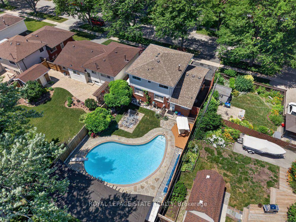 2440 Cyprus Avenue, Burlington — Detached for sale, photo 1