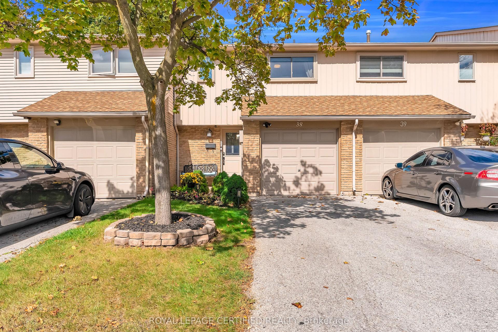 1532 Lancaster Drive 38 #38, Oakville — Condo Town for sale, photo 1