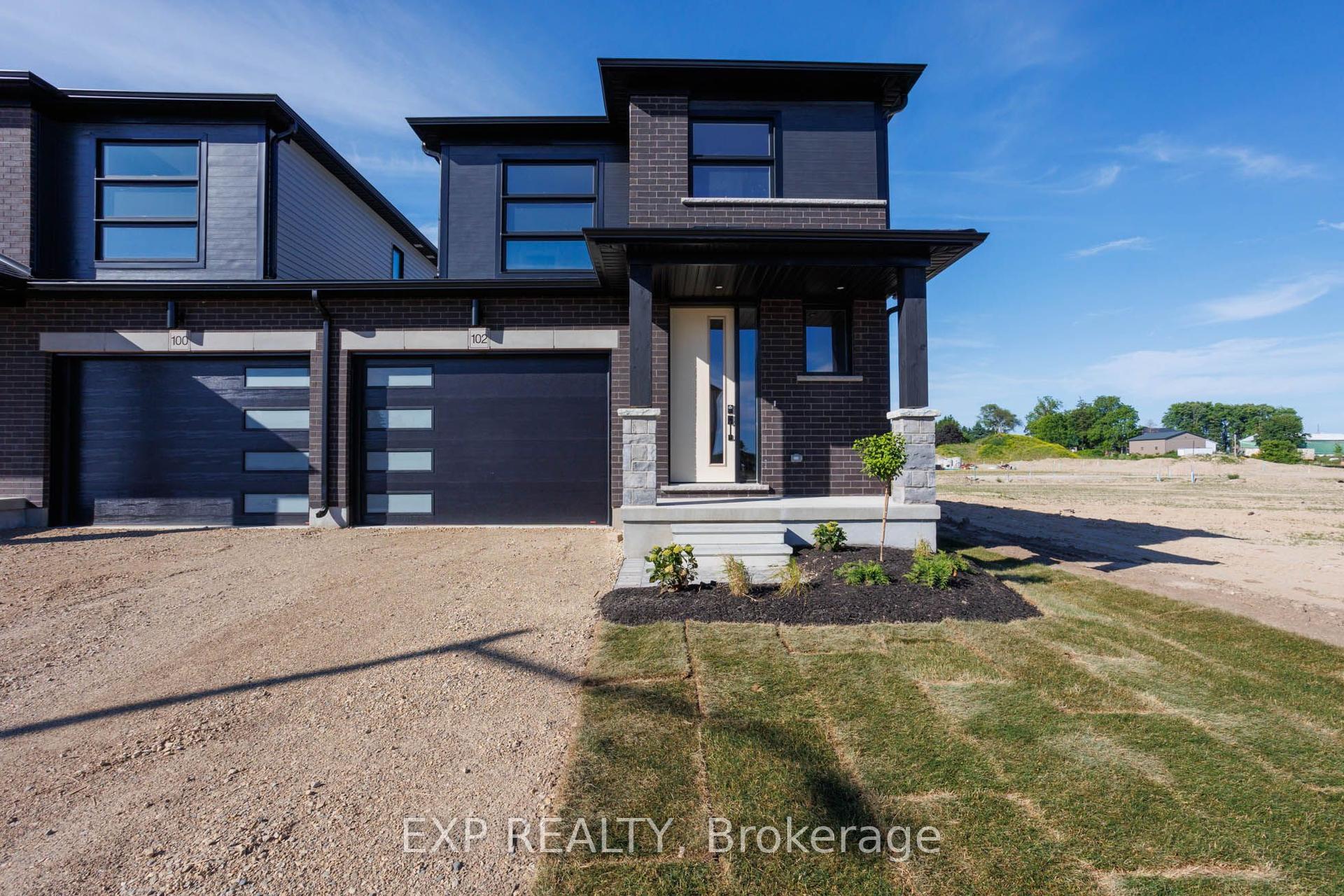 102 Thackeray Way — photo 1