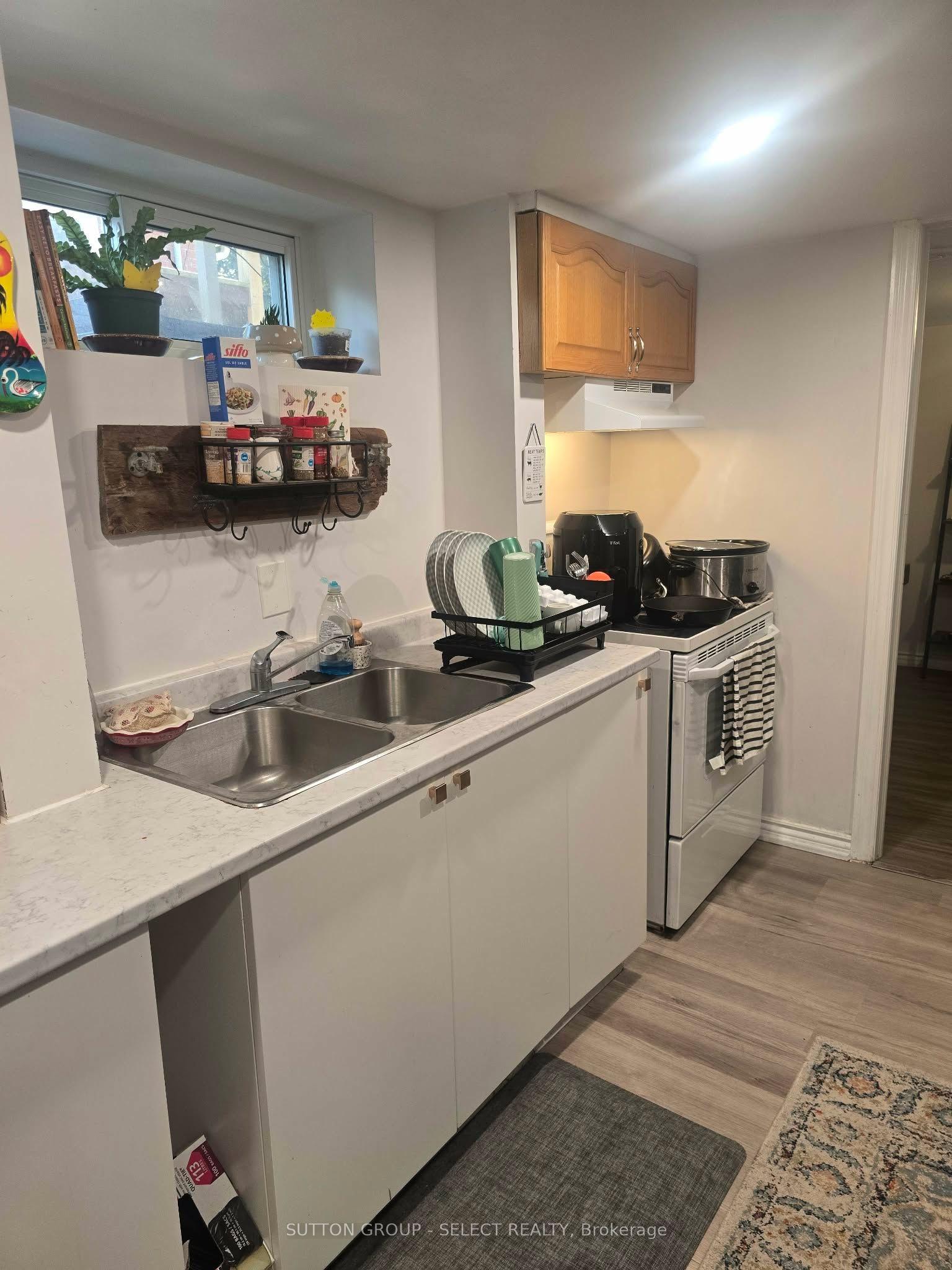 566 Chester Street — photo 1
