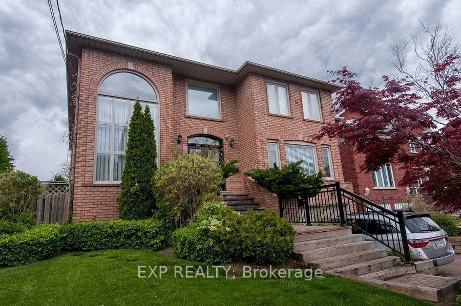 220 Viewmount Avenue — photo 1