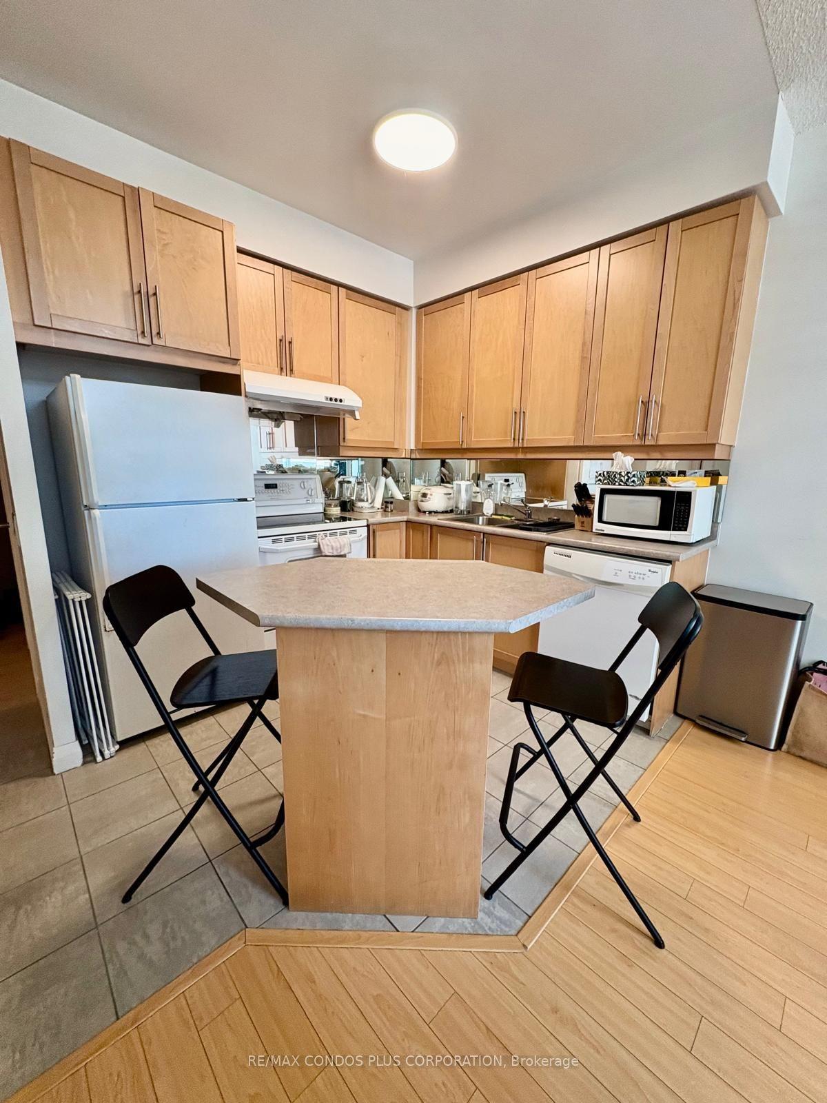 1121 Bay Street 1005 #1005 — photo 1