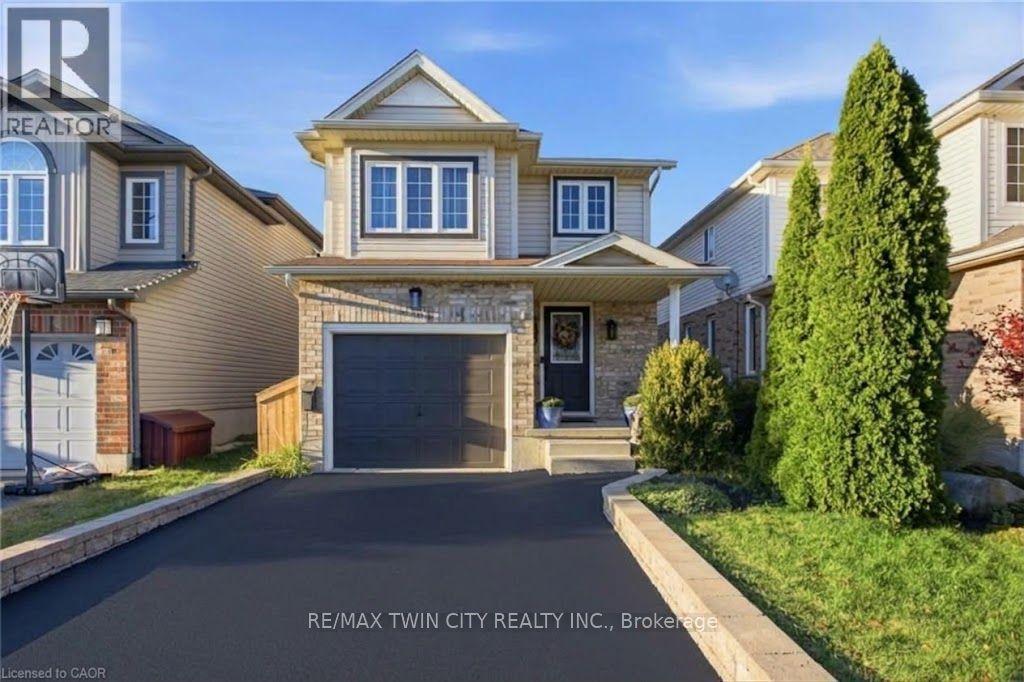39 Maitland Street, Kitchener — Detached for sale, photo 1