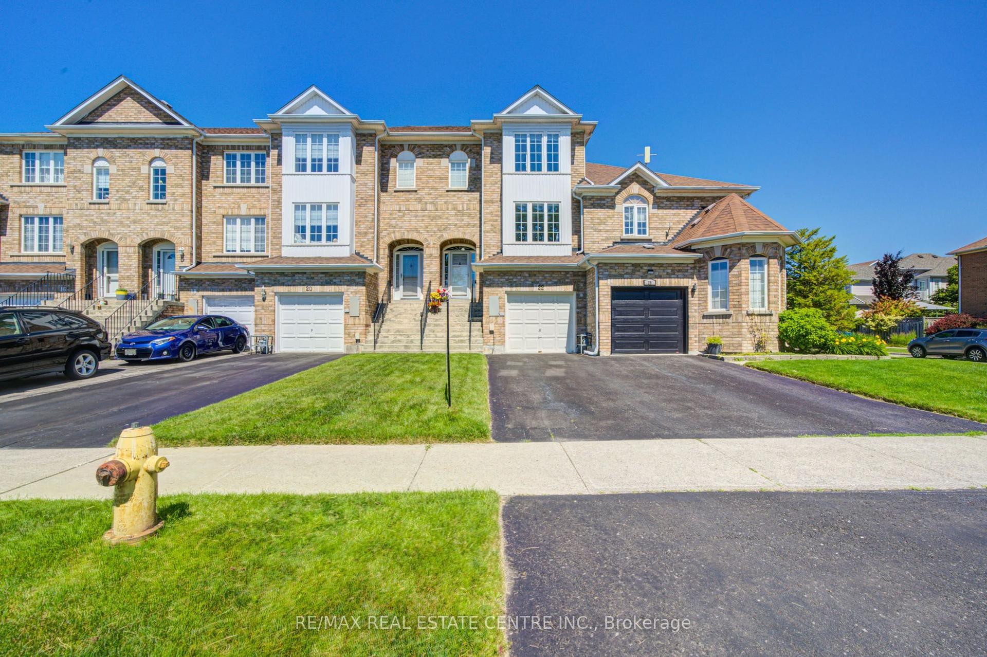 22 Lakeridge Drive, Toronto — Townhouse for sale, photo 1