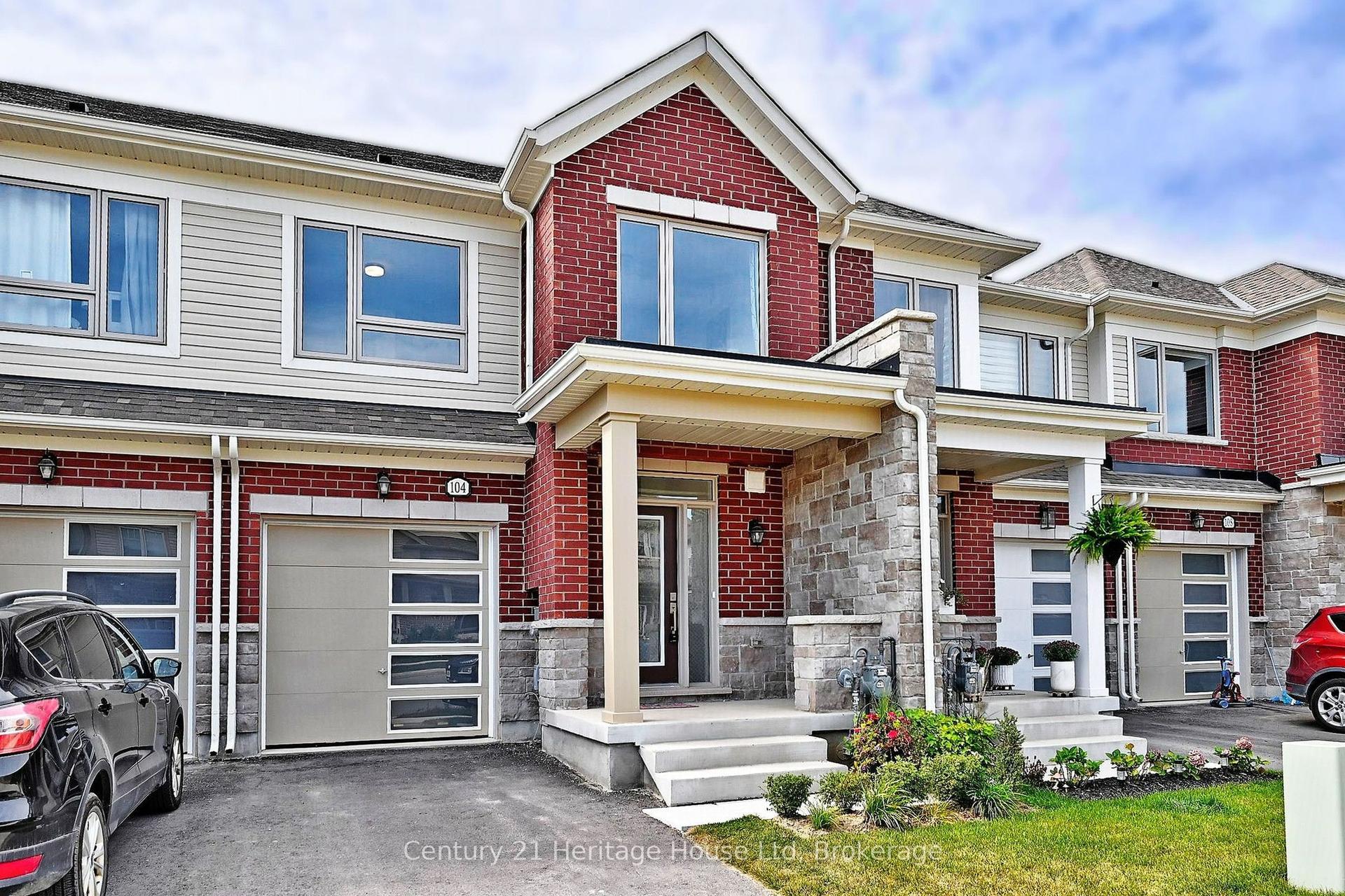 104 Edminston Drive, Centre Wellington — Townhouse for sale, photo 1