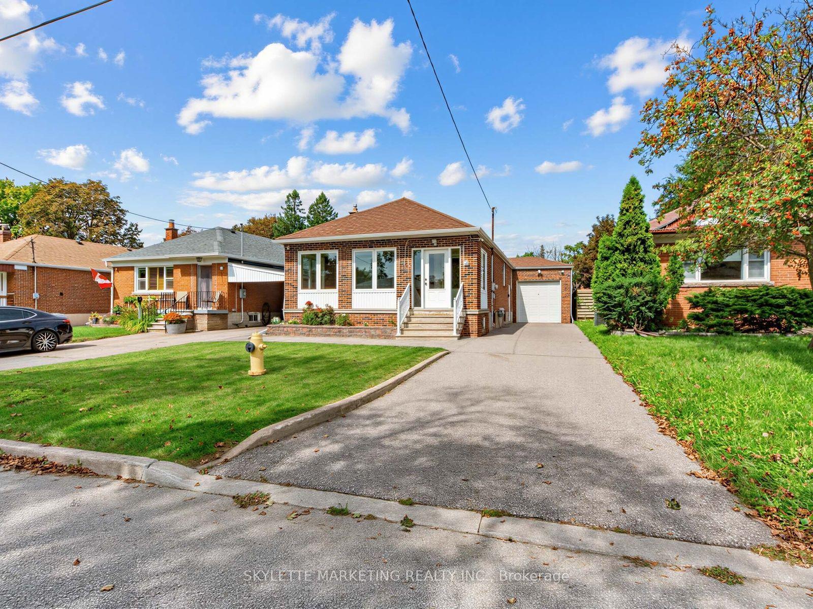 14 Bardwell Crescent, Toronto — Detached for sale, photo 1
