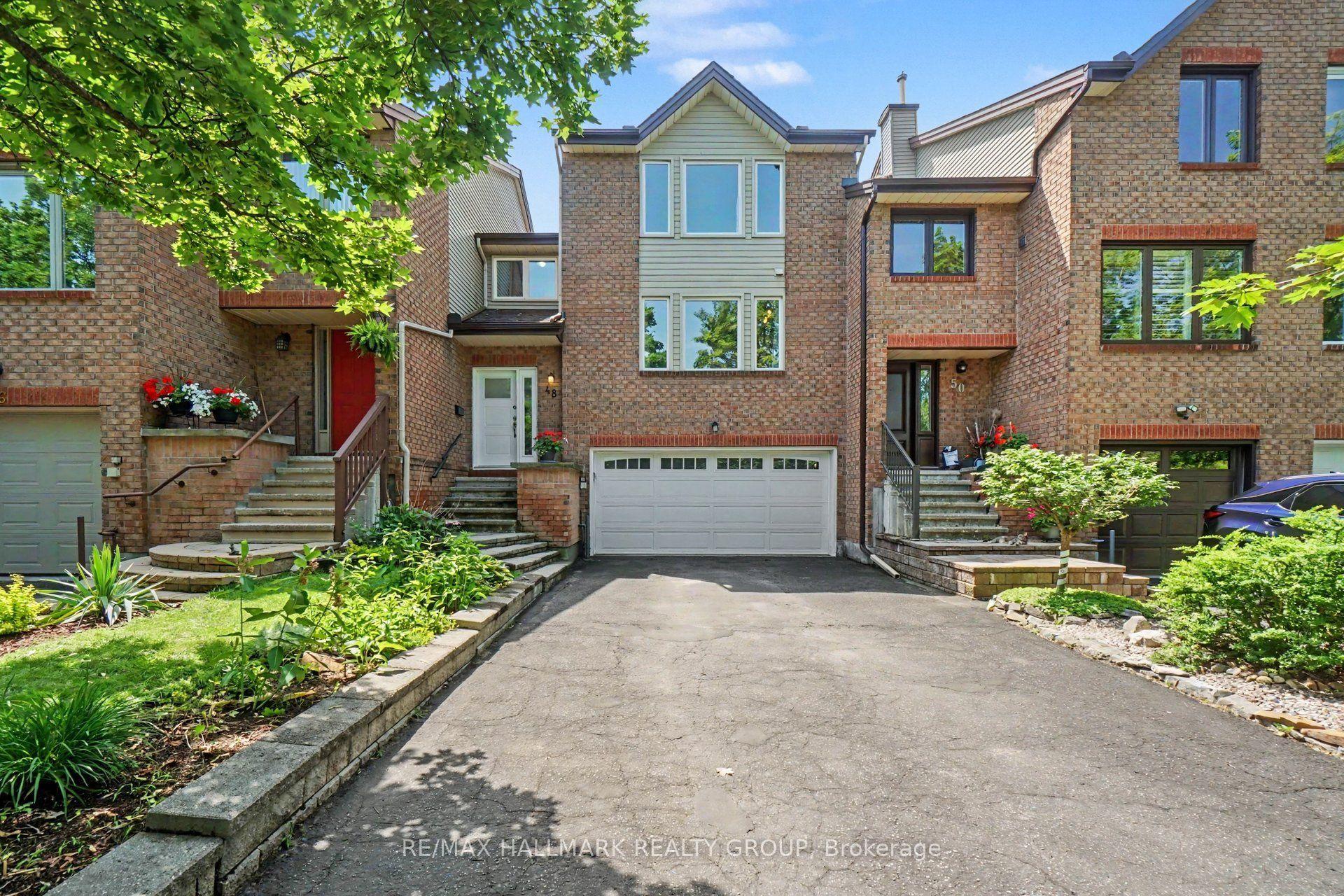 48 Dunbarton Court, Manor Park - Cardinal Glen and Area — Townhouse for lease, photo 1