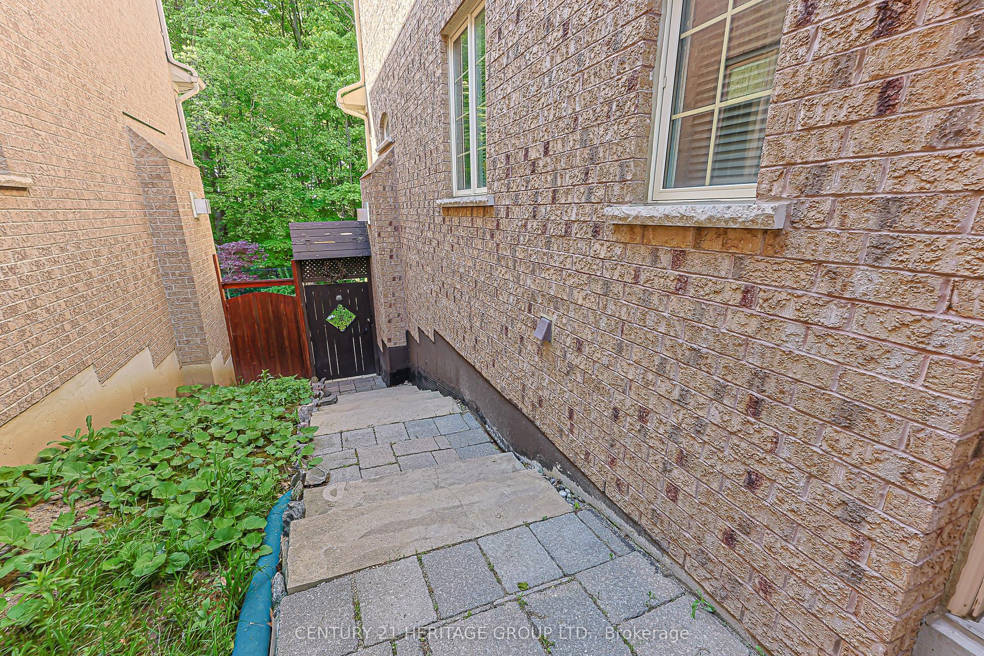 385 Maria Antonia Road — photo 1